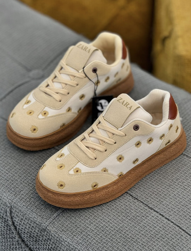 کتونی گلدار دخترانه رنگ کرمی