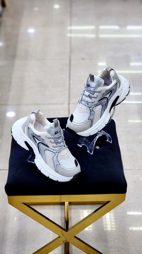 کفش مارکدار رنگ طوسی