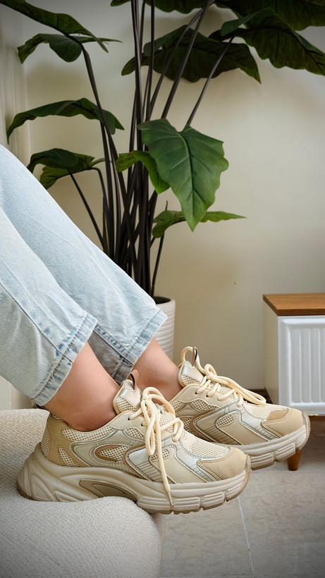 کتونی حرفه ای باشگاهی رنگ کرم