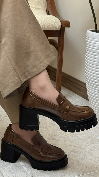 کفش کلاسیک پاشنه بلند عسلی