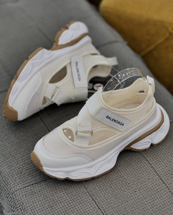 کتونی سفید کرمی مارکدار بالنسیاگا