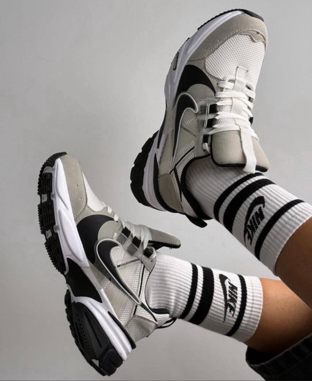 نایک وی 2 کی خاص ترین رنگ طوسی