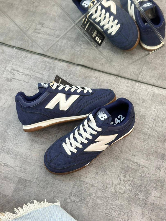 کتونی سرمه ای رنگ