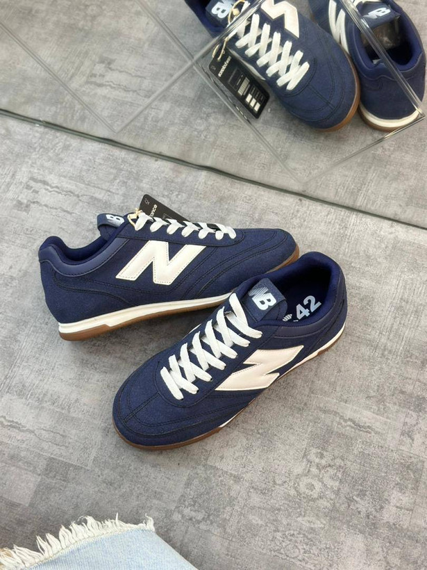 کتونی سرمه ای رنگ