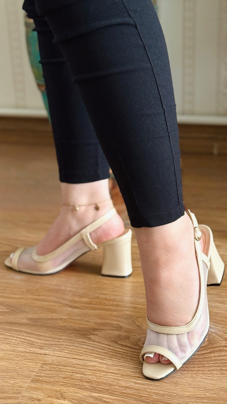 کفش پاشنه بلند دخترانه رنگ کرم