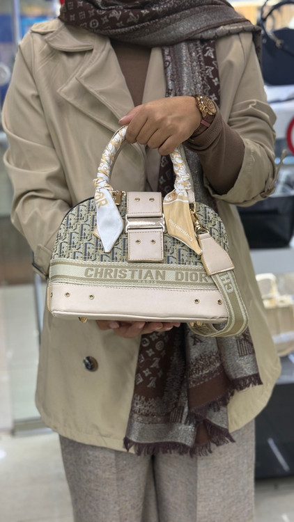 کیف نیم دایره مارکدار برند دیور