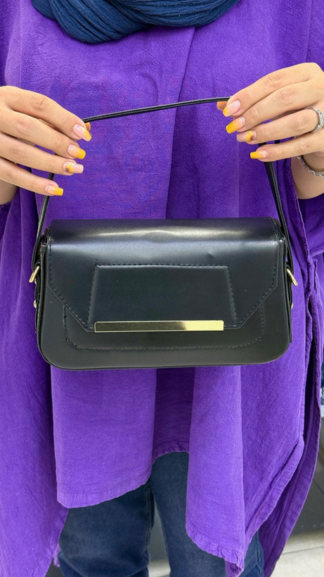 کیف مشکی با یراق طلایی