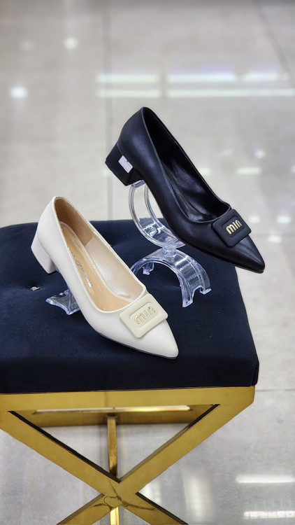 در دو رنگ کرمی و مشکی