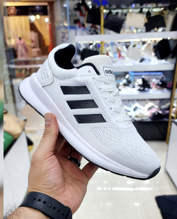 کفش ورزشی آدیداس رنگ سفید