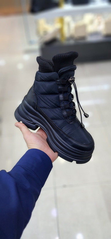 کفش تبریز با طراحی خاص و حرفه ای