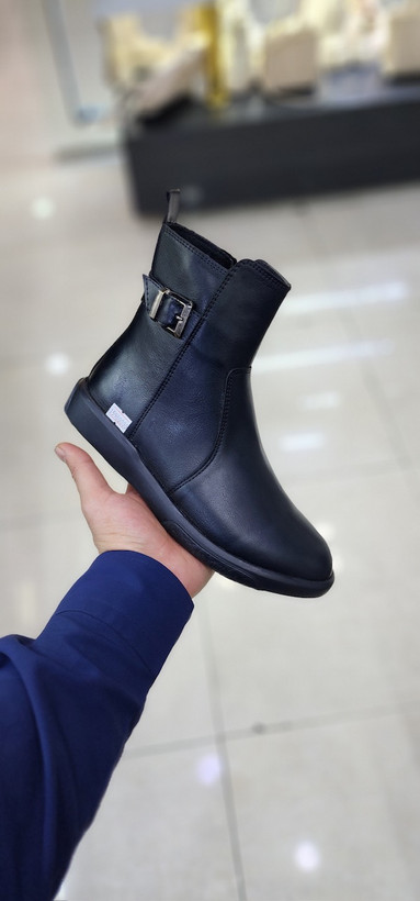 کفش تمام مشکی برای پیاده روی طولانی مدت