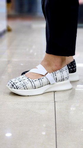 یه کفش فوق العاده سبک و راحت برای پیاده روی