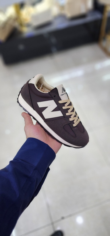 کتونی رنگ قهوه ای ترند سال