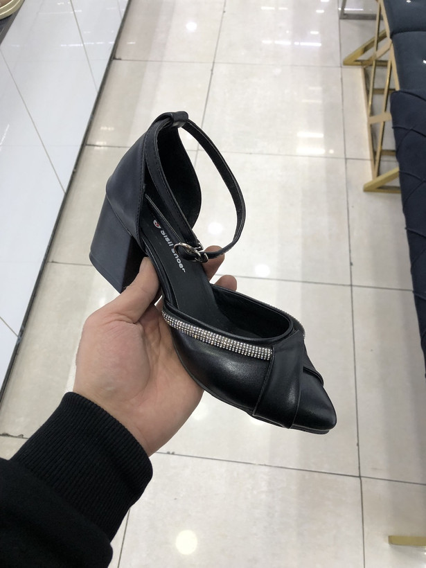 کفش مجلسی تمام مشکی پاشنه دار