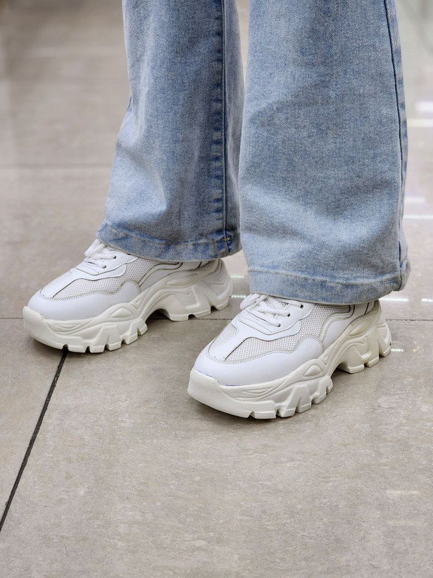 کتونی رنگ سفید تمام برای استایل های روزانه