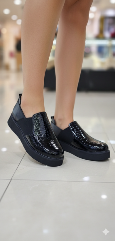 کفشی برای استفاده روزانه و مجالس زنانه