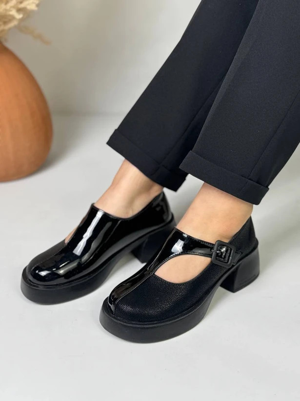 کفش تمام مشکی خوشگل و جذاب