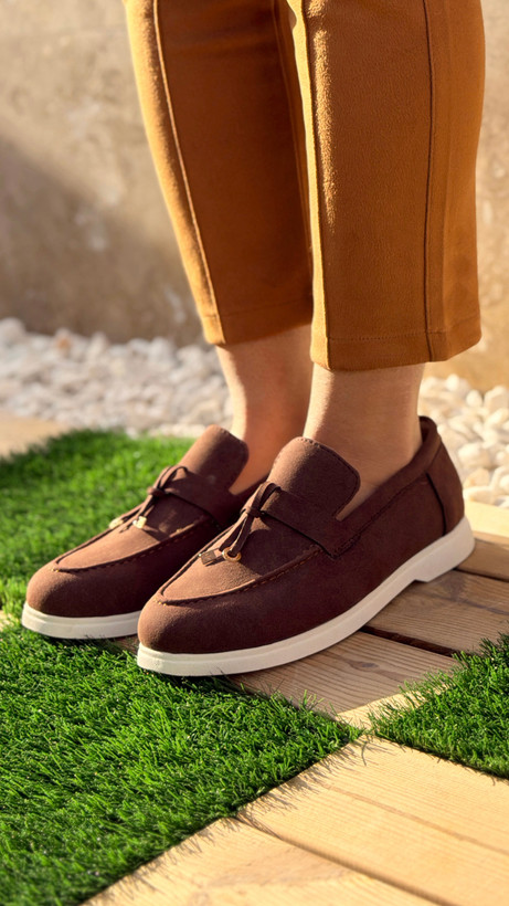 کالج قهوه ای برای کلاسیک پوشا