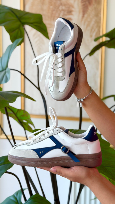 کتونی مارکدار میو میو رنگ سرمه ای