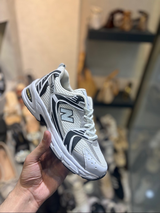 رنگ سفید مشکی نیوبالانس ۵۳۰