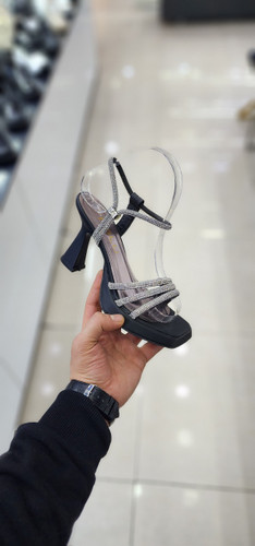 با این کفشا تو مهمونی می درخشی