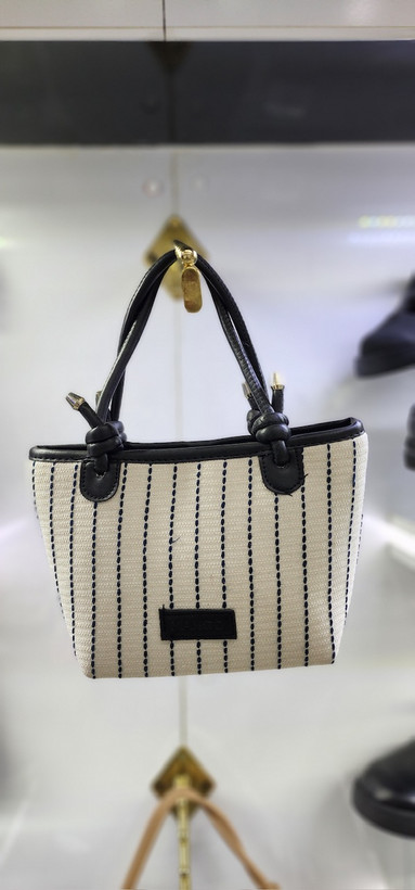 خرید کیف های مجلسی و کلاسیک و روزانه زنانه و دخترانه شیک و خاص و ترند