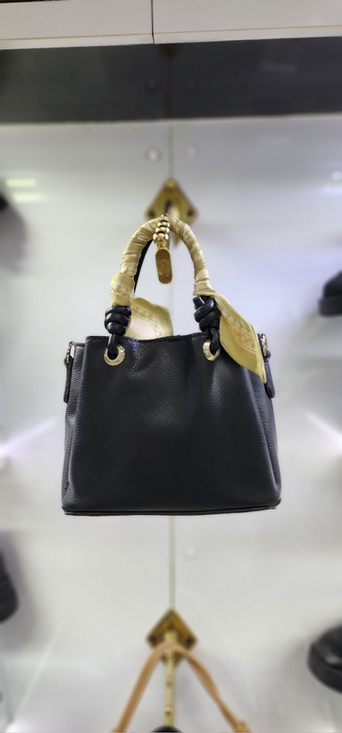 کیف دستی و دوشی دخترانه شالدار رنگ مشکی