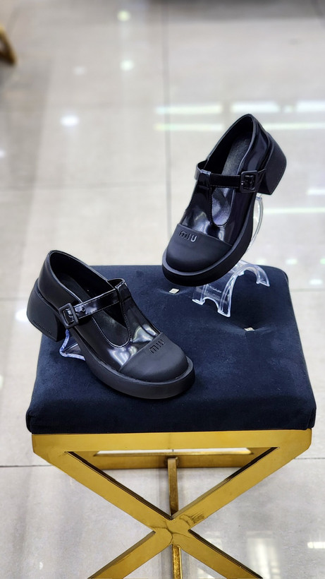 کفش عروسکی مارکدار میو