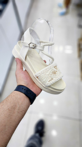 صندل کرمی دخترانه تمام طبی برای روزانه