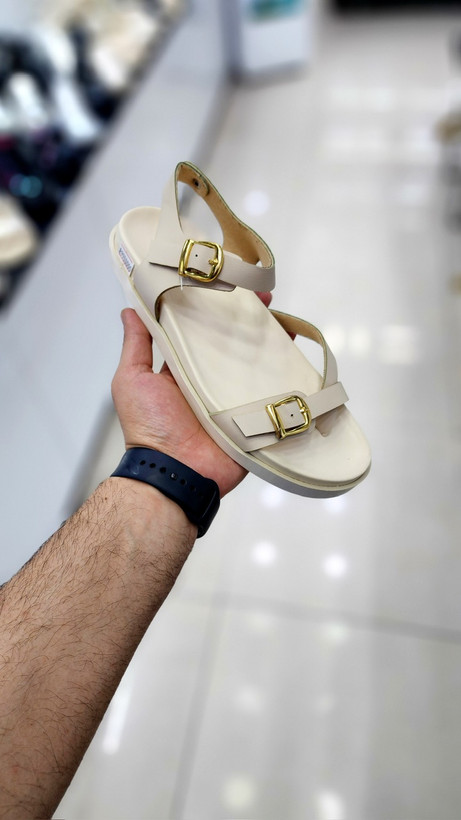 کفش دخترانه انکشتی رنگ کرمی